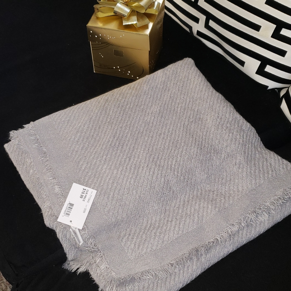 DSW Soft Scarf